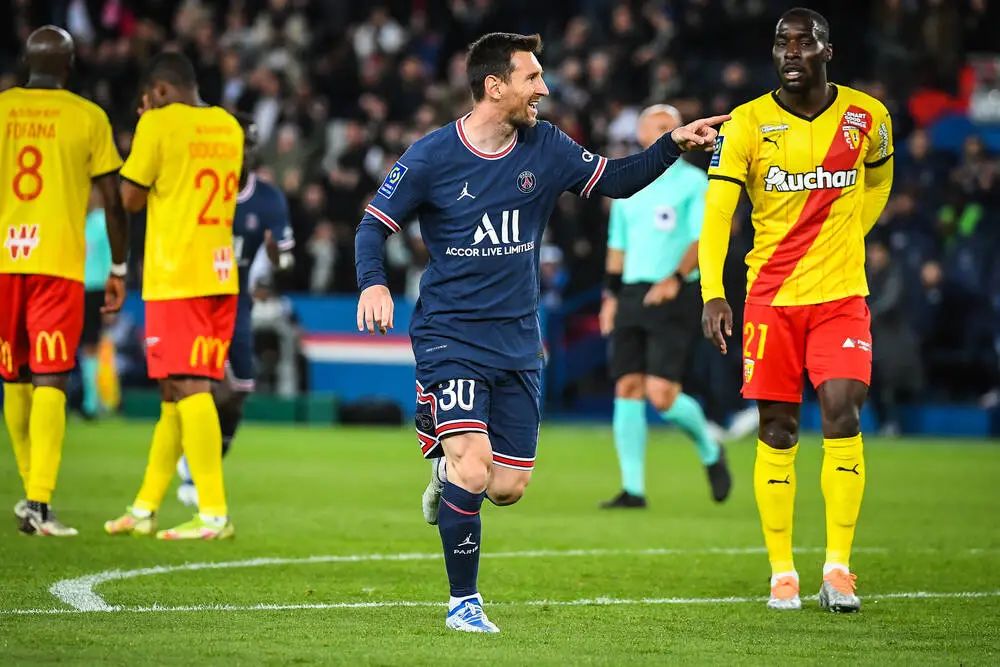 巴黎法甲夺冠捧杯,巴黎法甲夺冠捧杯视频