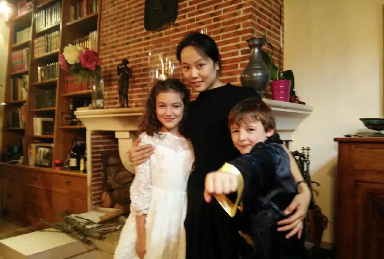 80后*疆新**美女闪婚法国老公，生下一个混血儿，第一次见面就要娶她