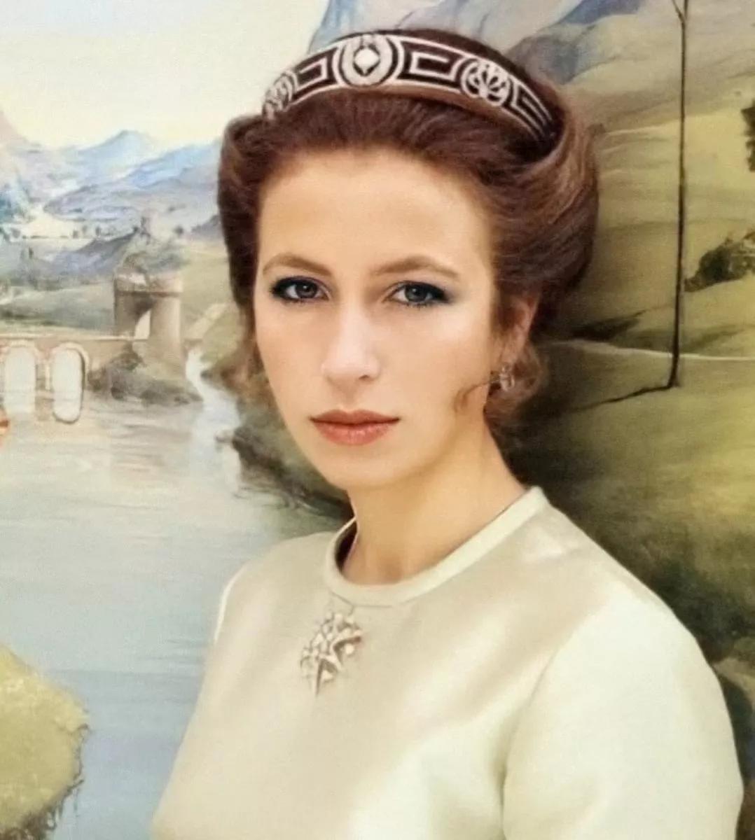 安妮公主参加查尔斯加冕,安妮公主加冕