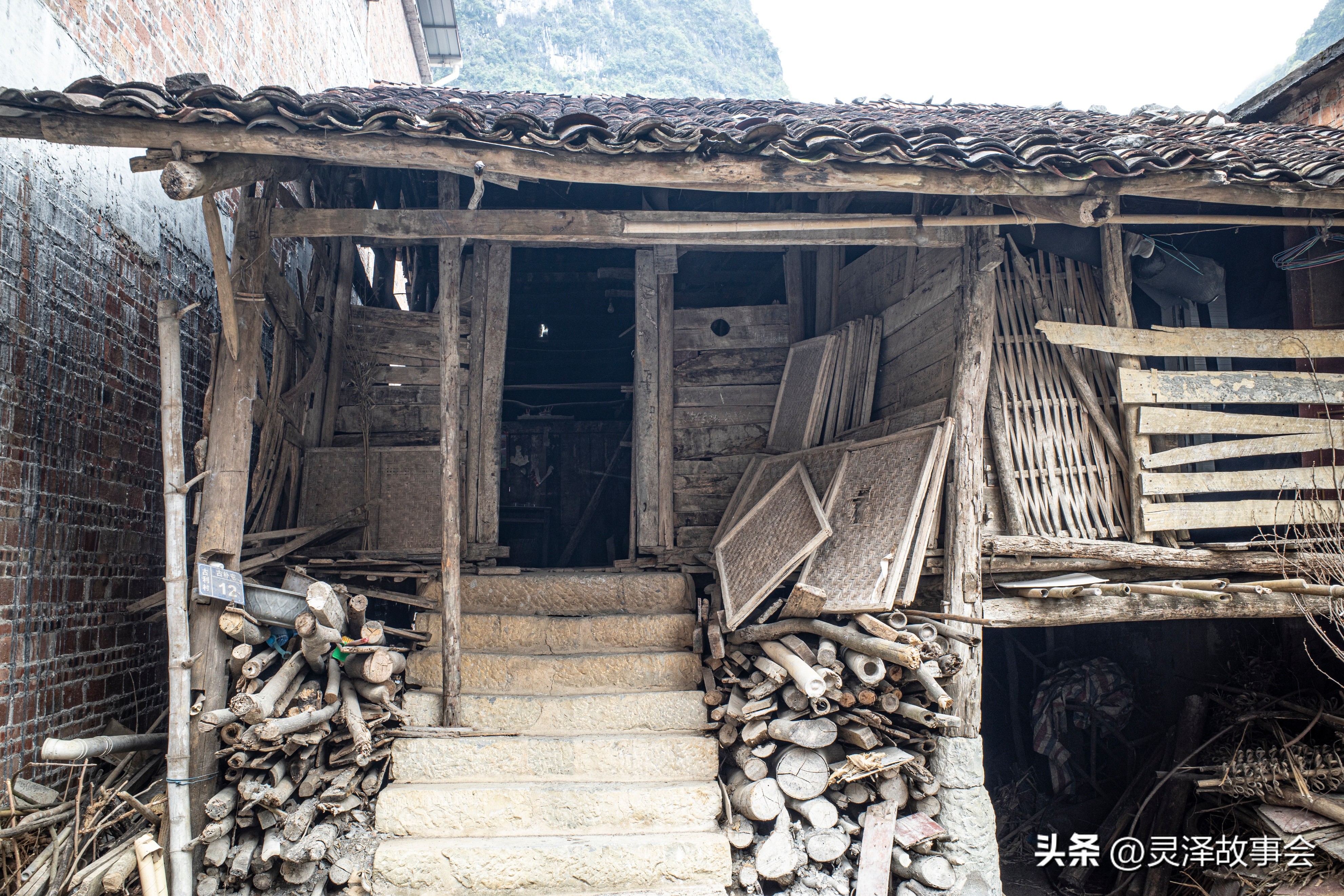 行走在即将消失的古村落,广西大山里的石头房子