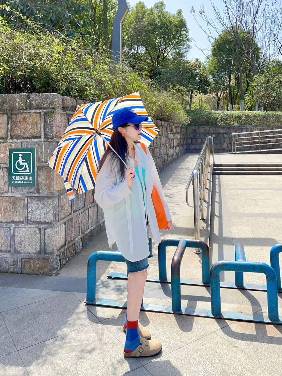 宽松衬衫搭配阔腿长裤,衬衣裙与白裤子最新穿搭