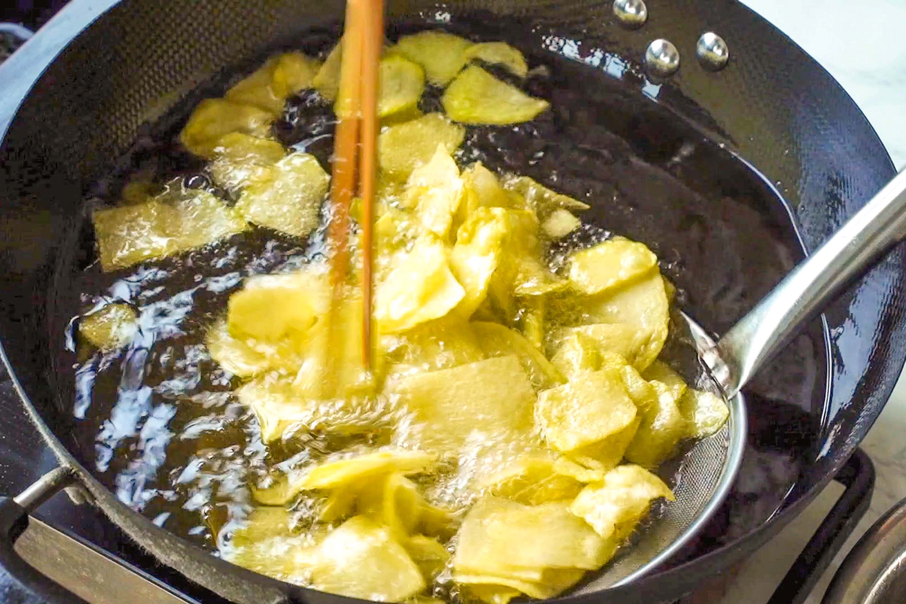 自制脆皮炸薯片,自制炸薯片香脆可口好吃上瘾