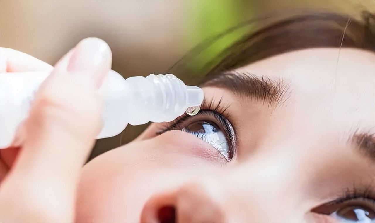 眼睛干涩、模糊，还有救吗？对眼睛好的4类营养素，早知早受益