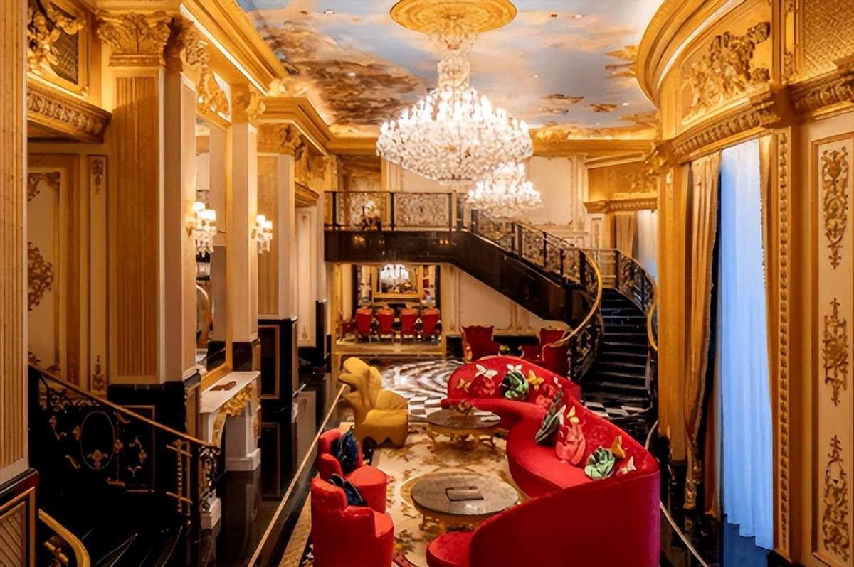 1983赌王别墅的劳斯莱斯,澳门新一代赌王30台劳斯莱斯