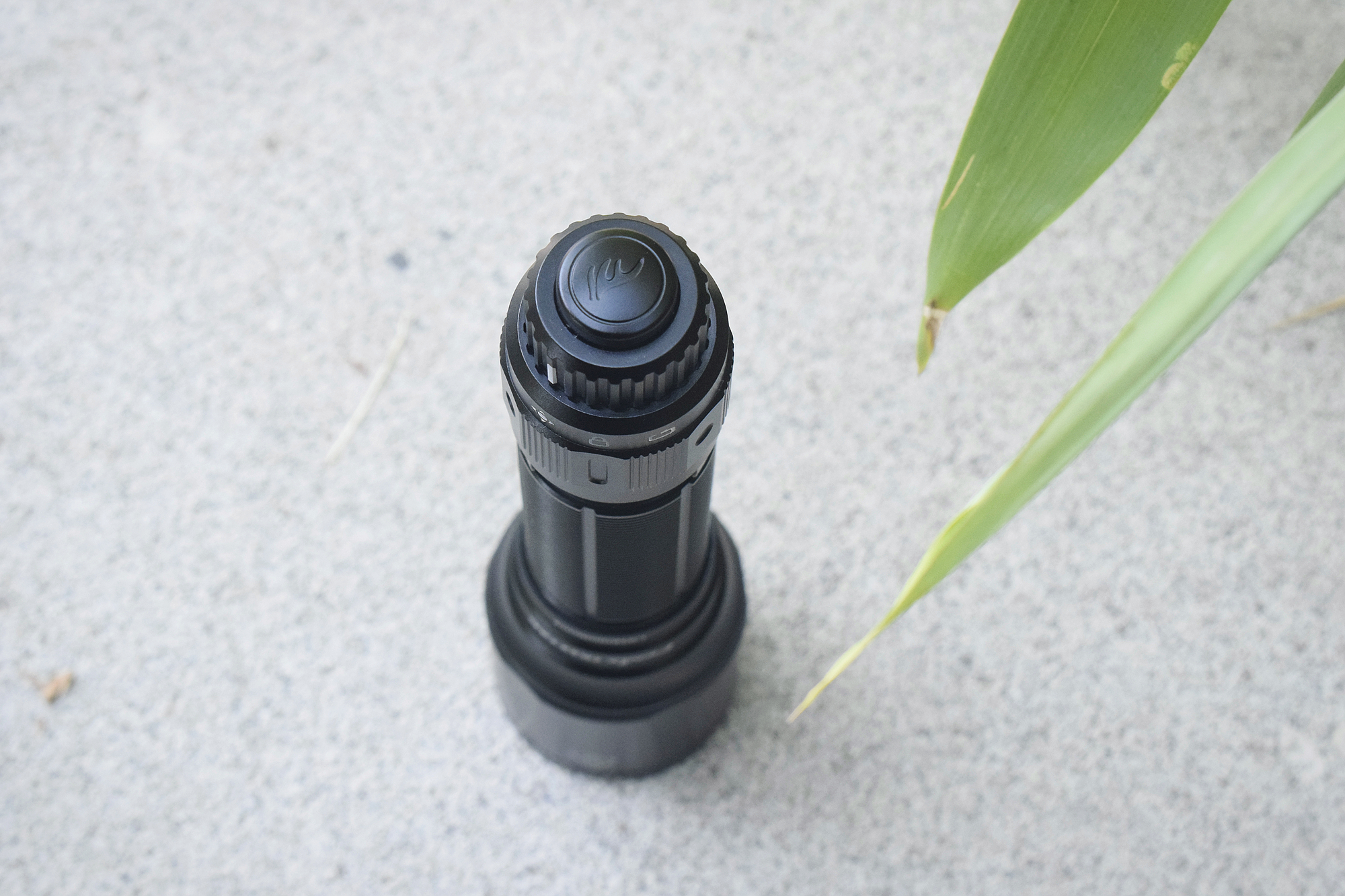 稳定高效,强光压制!Fenix菲尼克斯TK22TAC双模式战术手电体验