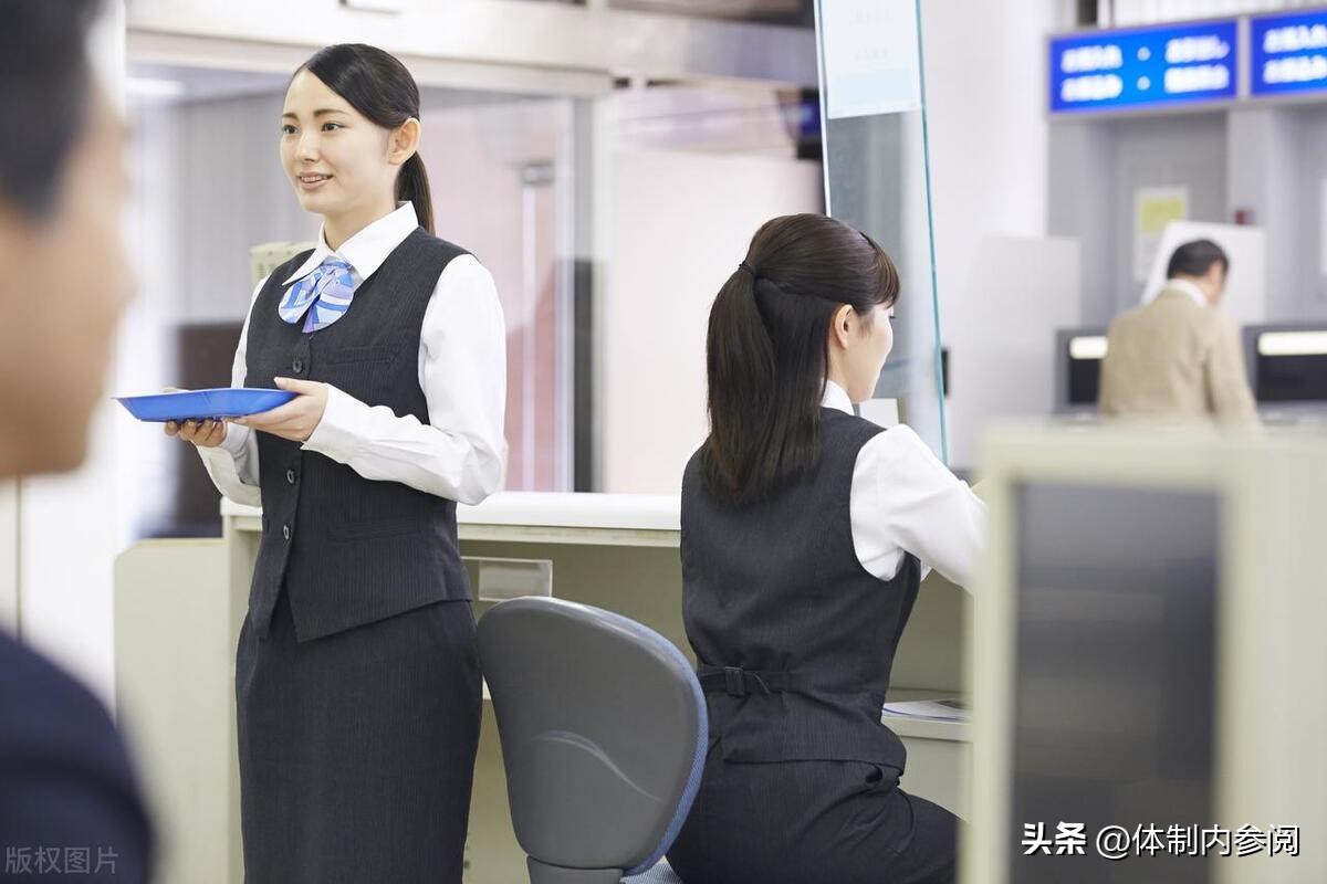 我在银行工作十年感想,银行干多少年才能干到中层