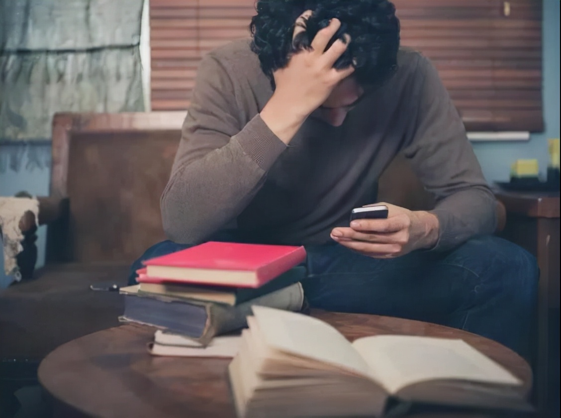 年轻人别再穿紧身牛仔裤,又到了穿紧身牛仔裤的季节