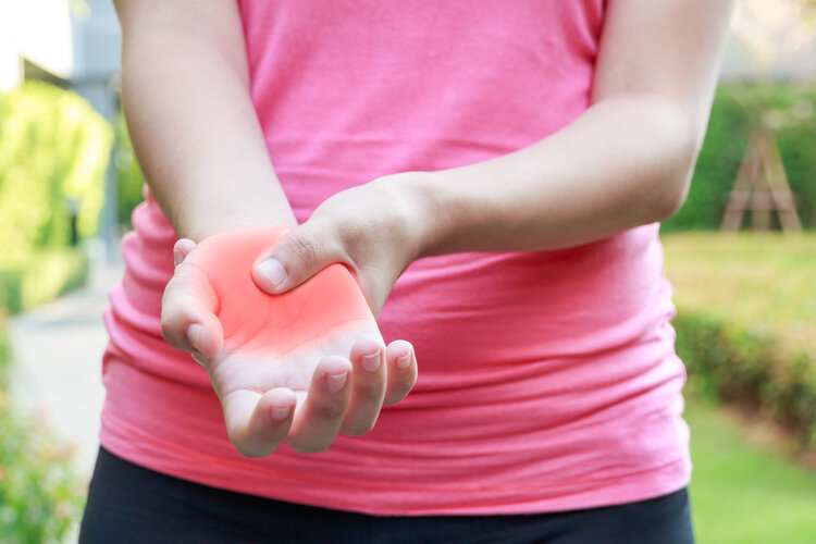 手指关节肿胀疼痛警惕四种疾病,小手指疼痛或是疾病预警