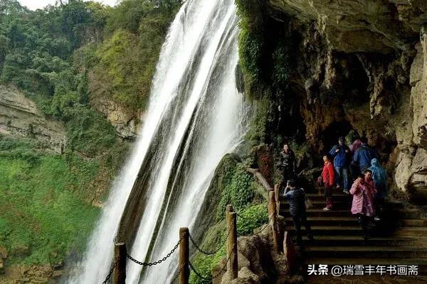 巨大瀑布黄果树，水势浩大黄桷树，欢迎好友们观赏点评啊