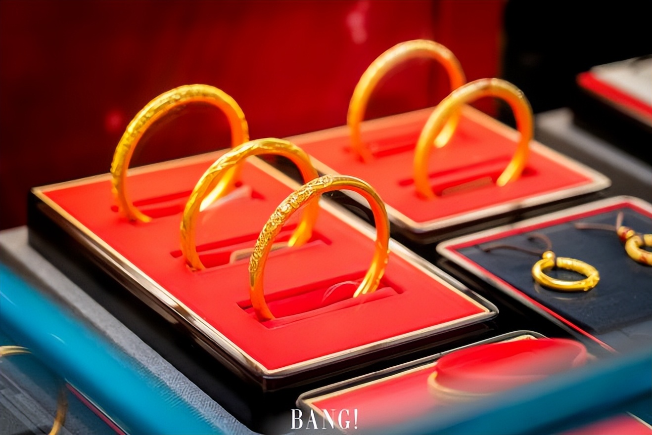 潮宏基襄阳首家非遗花丝概念店,潮宏基花丝工艺探店视频