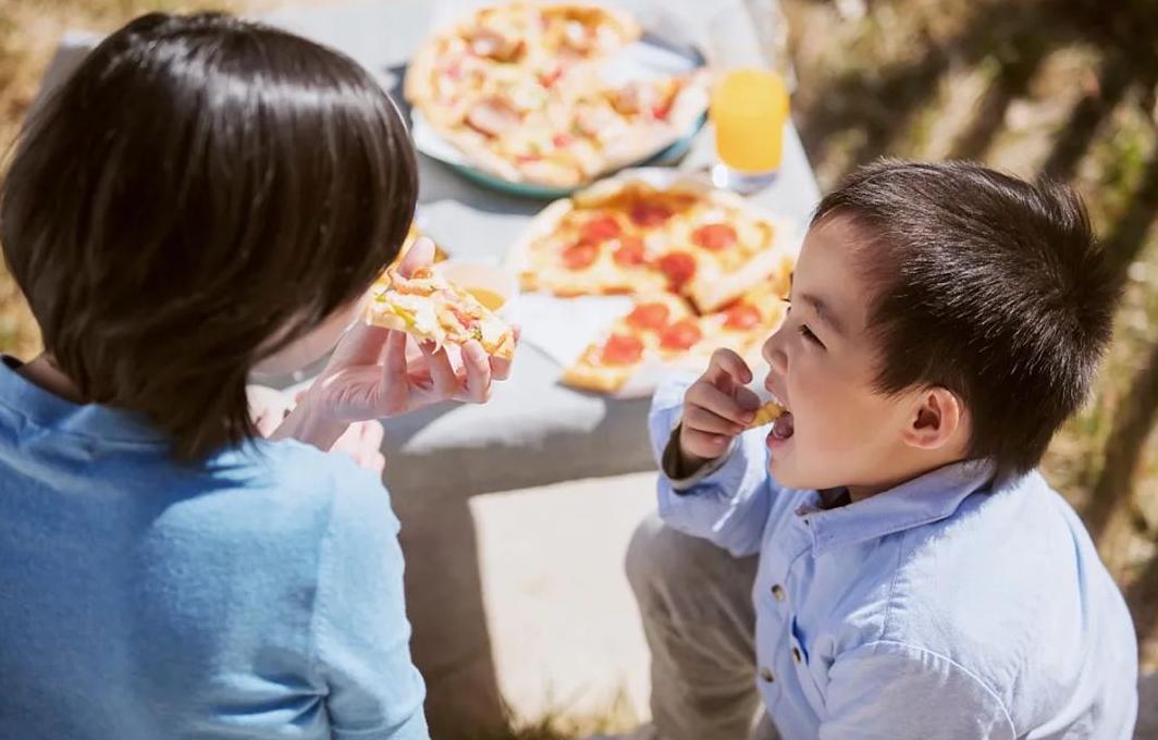 父母身高一般，从小坚持做对3件事，14岁儿子也能长成1米8大高个