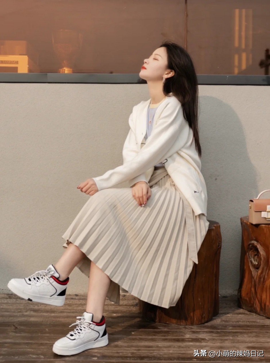 别再穿运动鞋、马丁靴了，今秋流行“滑板鞋”，时髦显瘦还不累脚