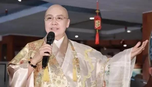 费玉清退出娱乐圈干什么去了,恒述法师怒怼费玉清一毛不拔