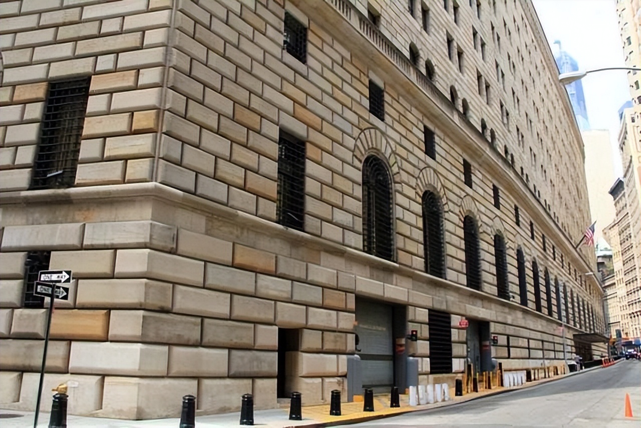 中国存放600吨黄金还能运回去吗,我国600吨黄金放在美国了吗