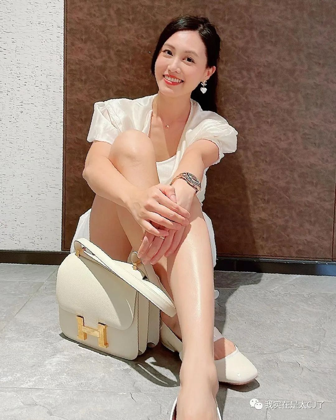 真富婆假富婆对比,台湾富婆王思佳晒香奈儿包遭吐槽