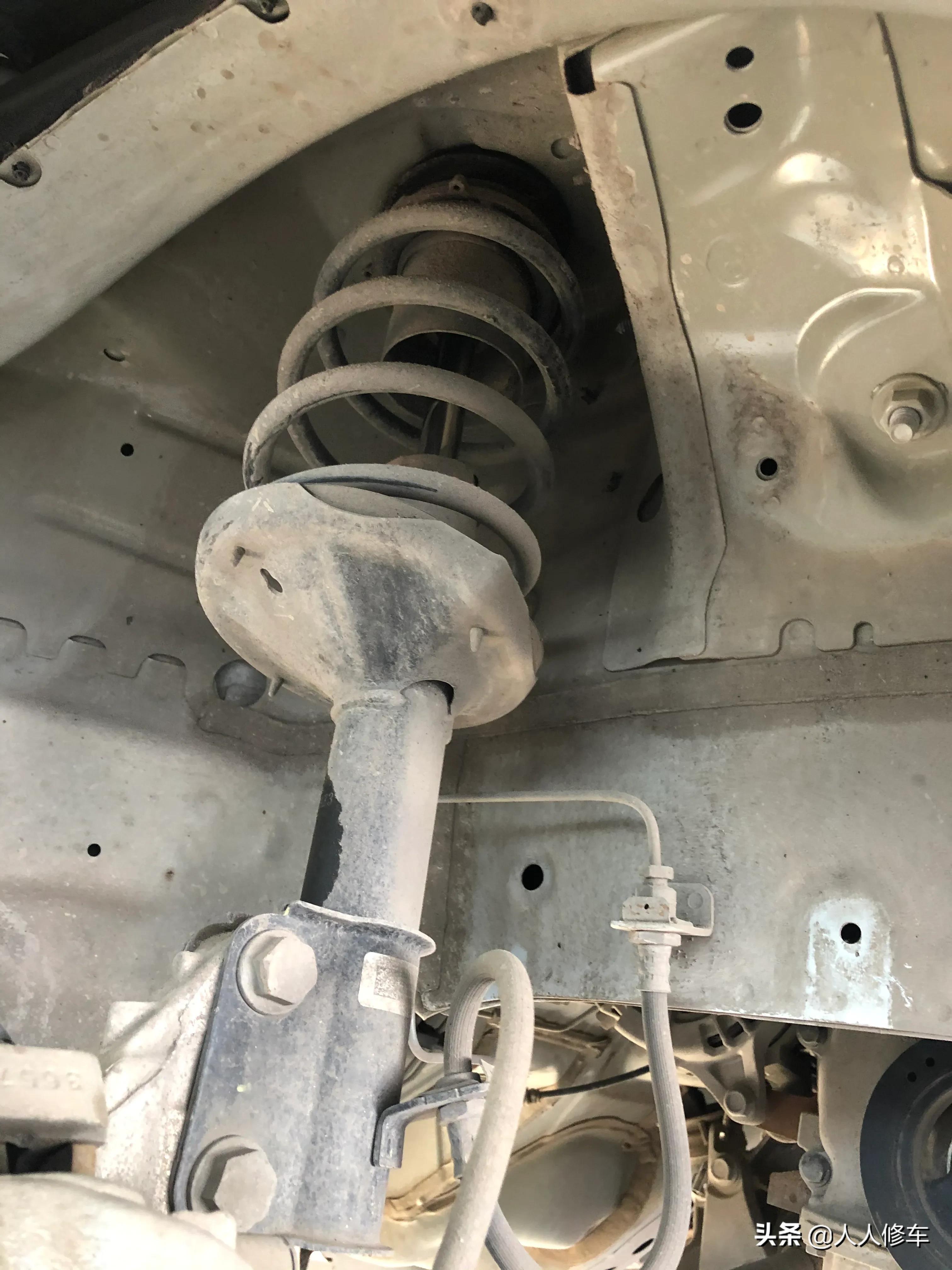 冷车启动打方向叽叽响一会就好了,冷车启动后打方向盘会有异响咯噔