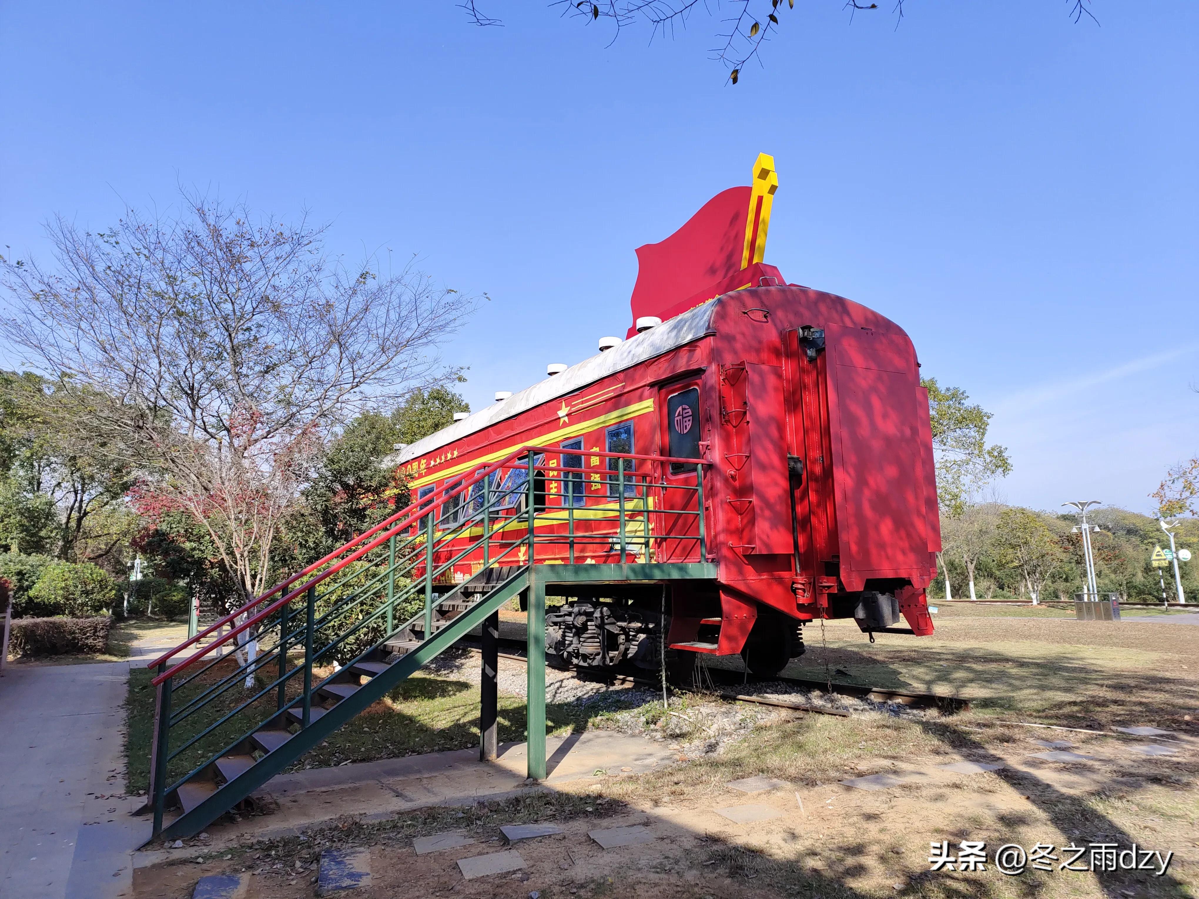 南昌舰主题园凤凰洲湿地公园,凤凰洲建军广场