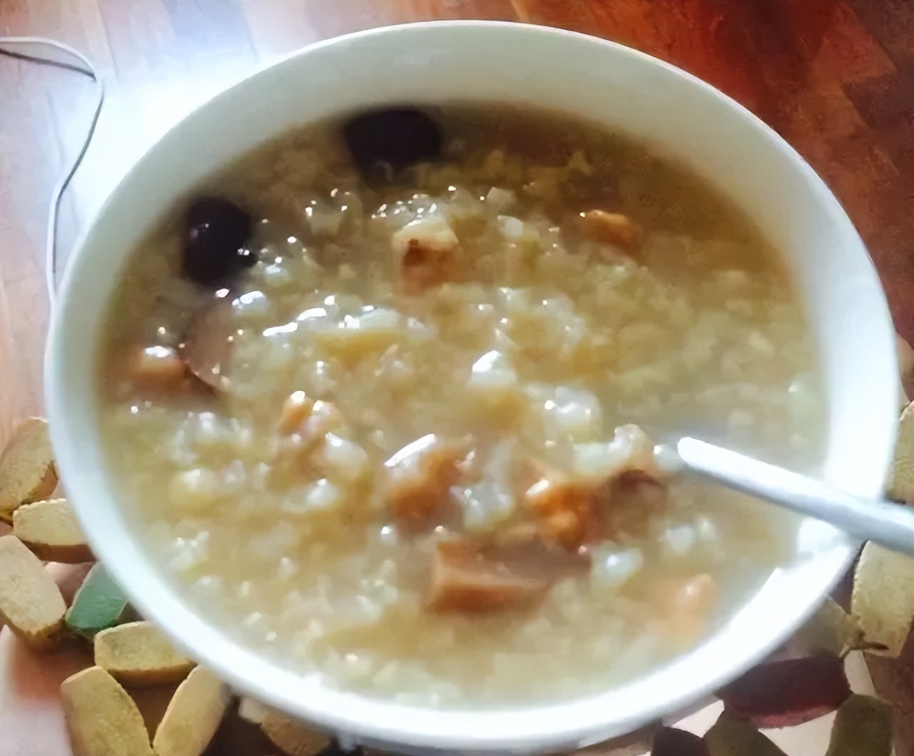 红枣干吃太“浪费”！102岁国医每天3颗，功效翻十倍！大补气血、安神助眠，别不懂吃