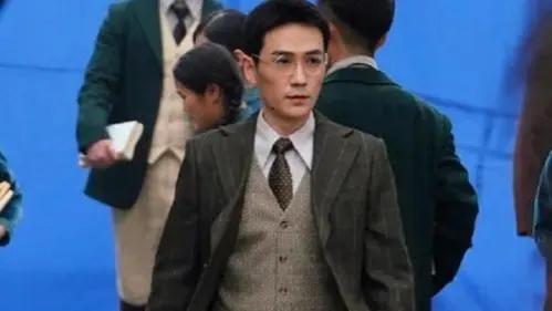 「暗礁」第二章*小姐白**来了，他正好出去完成任务，又何乐而不为呢