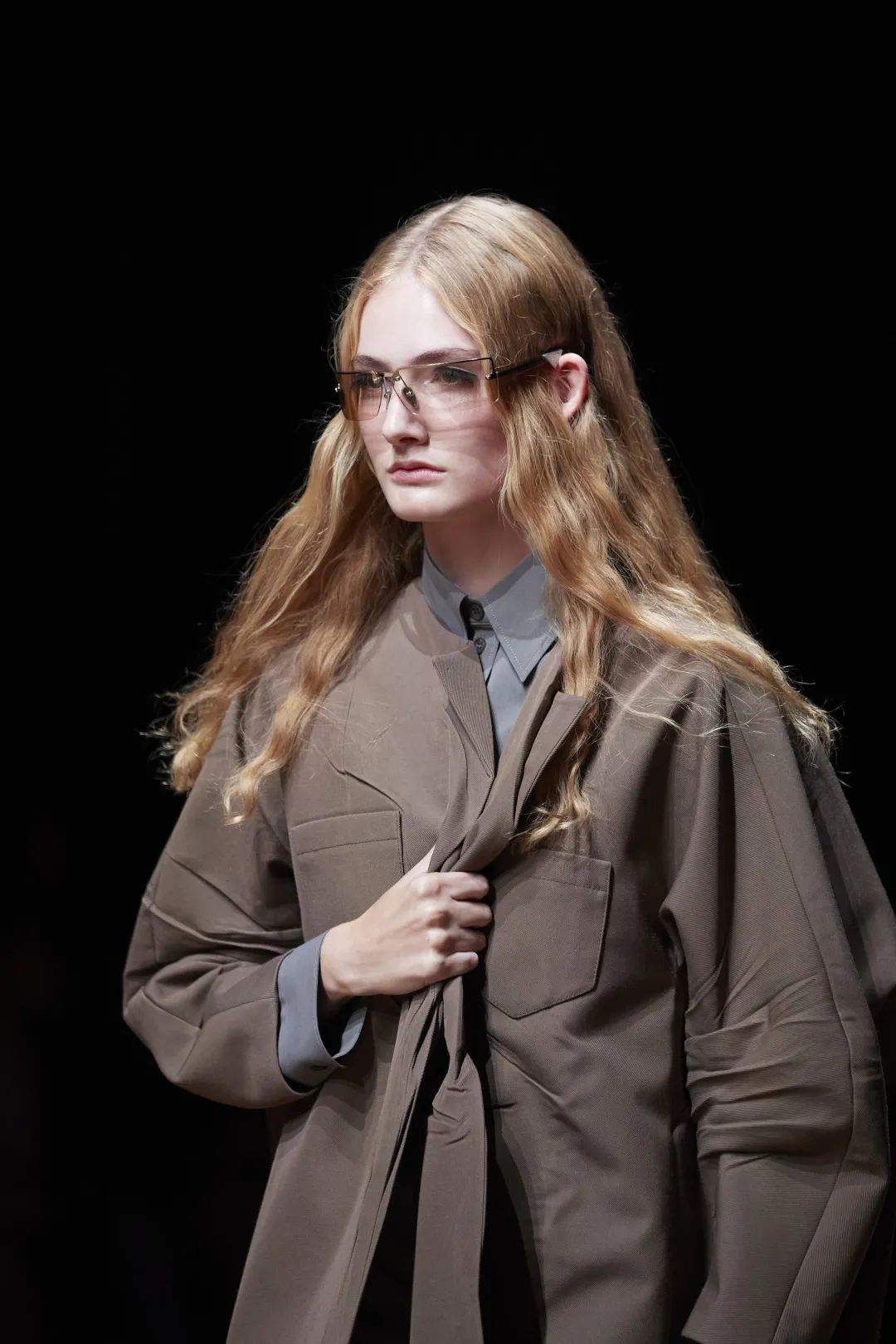 米兰时装周入选前十唯一华人,米兰时装周第一排坐的谁