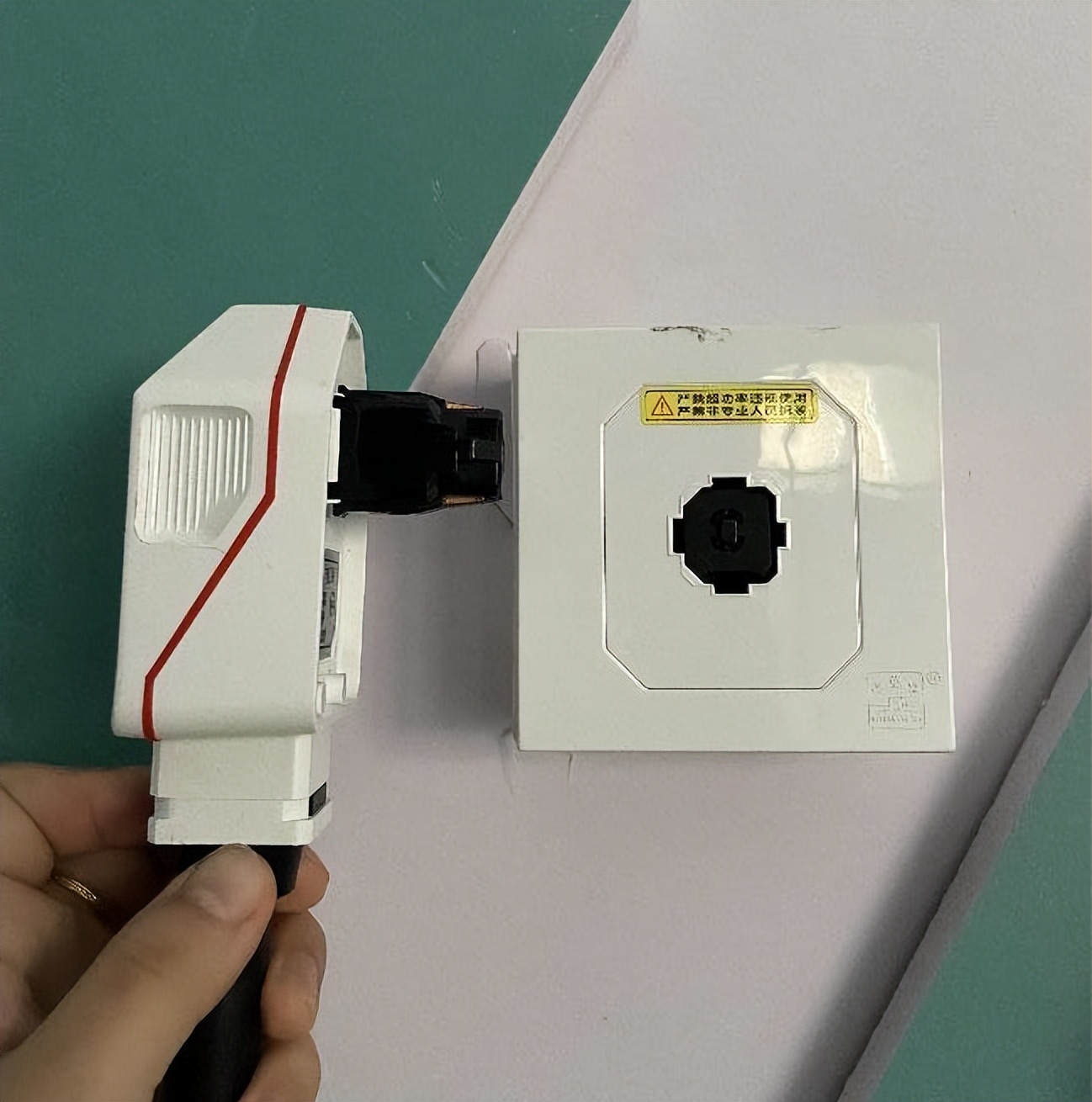 小鹏便携式充电器,小鹏p5便携式充电器是多大线的