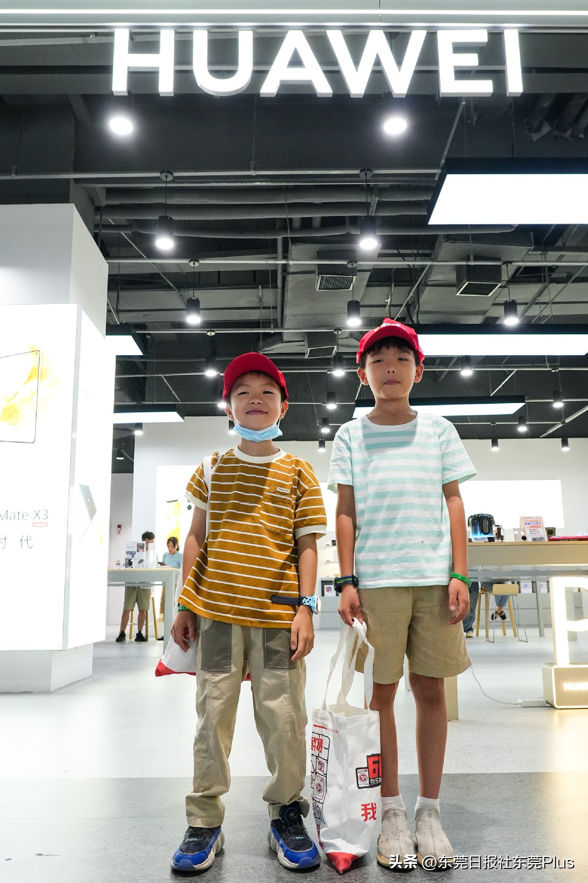 化身“小小店长”！东莞日报莞邑少年小记者走进东莞京东MALL