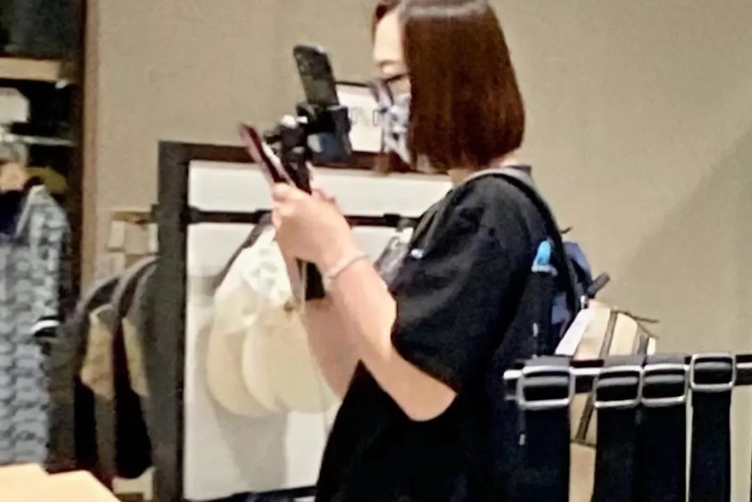 三个00后赚100万,三个00后月入百万