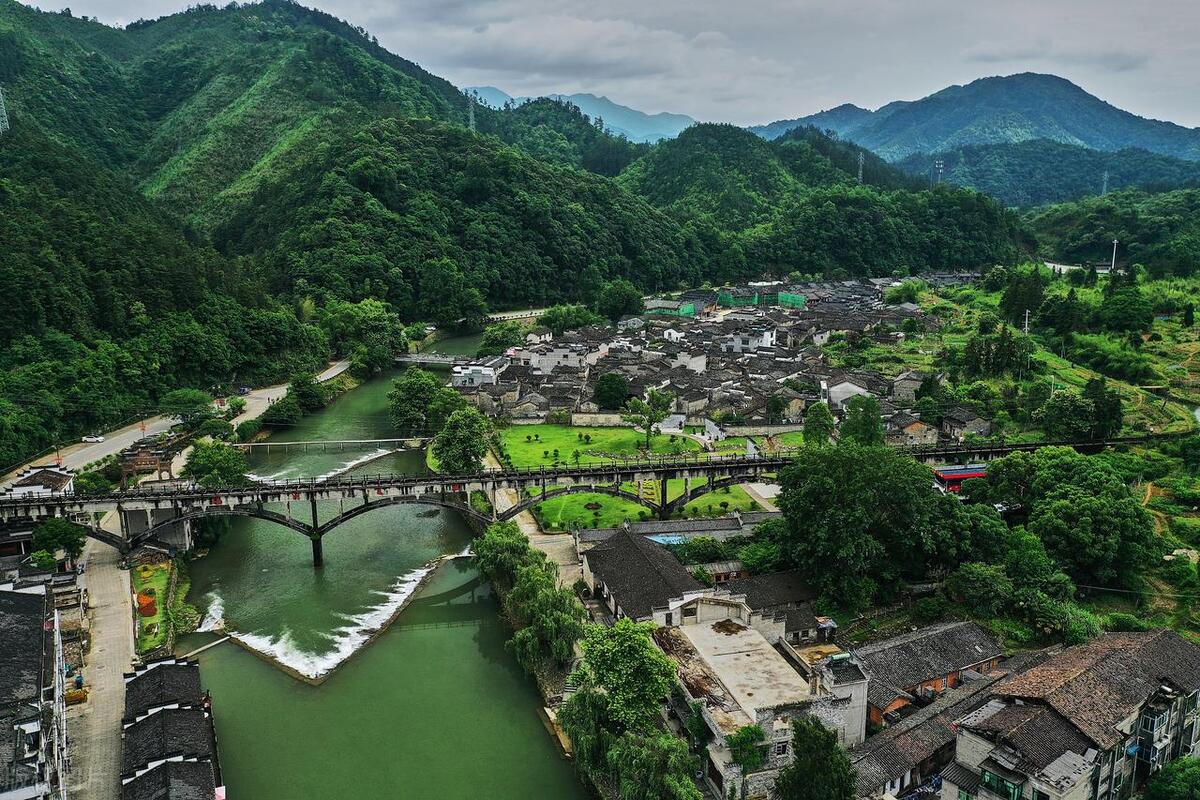 夏天最好的十大避暑城市,最适合夏天去的古镇