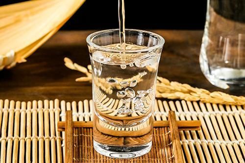 浓香型白酒窖龄二十年好吗,年份原浆1979原窖