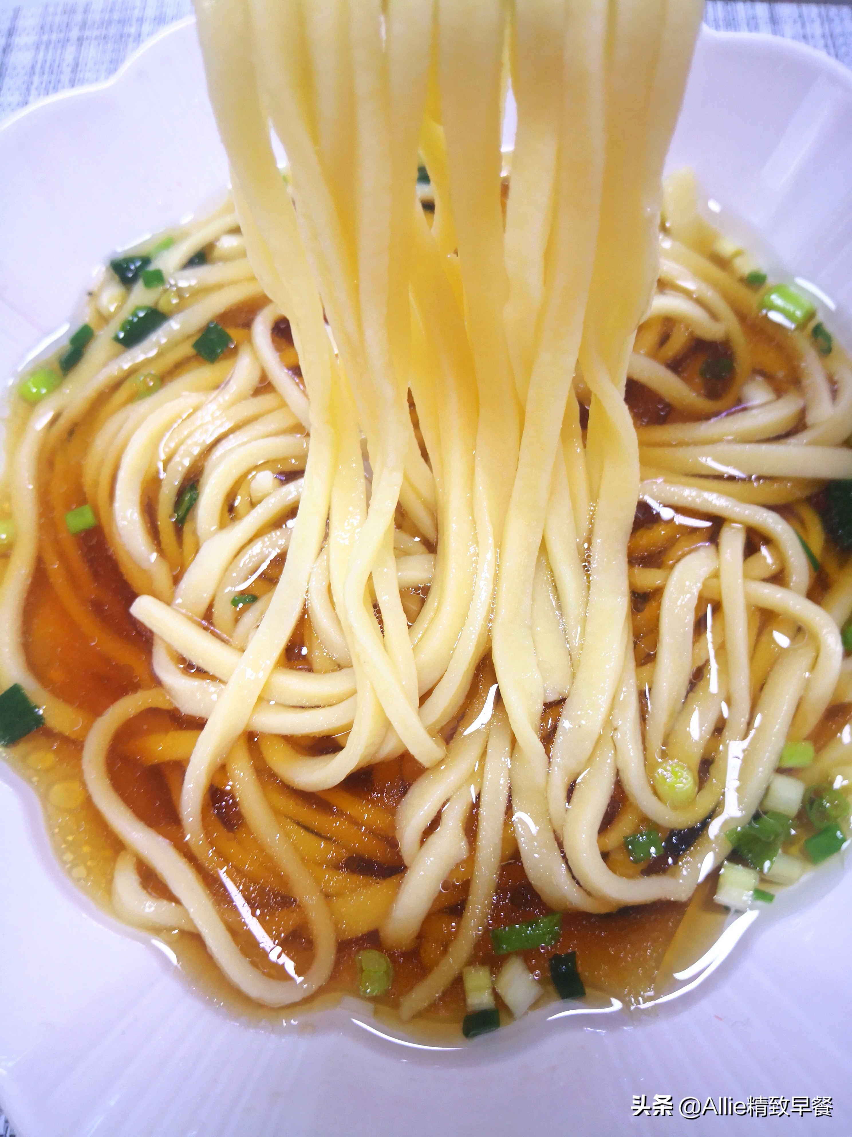 脆皮烤鸡做法烤箱教程,在家就能做的爆汁脆皮烤鸡