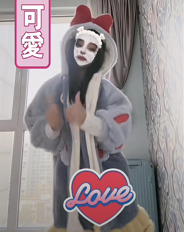 有一种尴尬叫“星二代玩性感”，*裤底**胸部全露，让明星父母都脸红