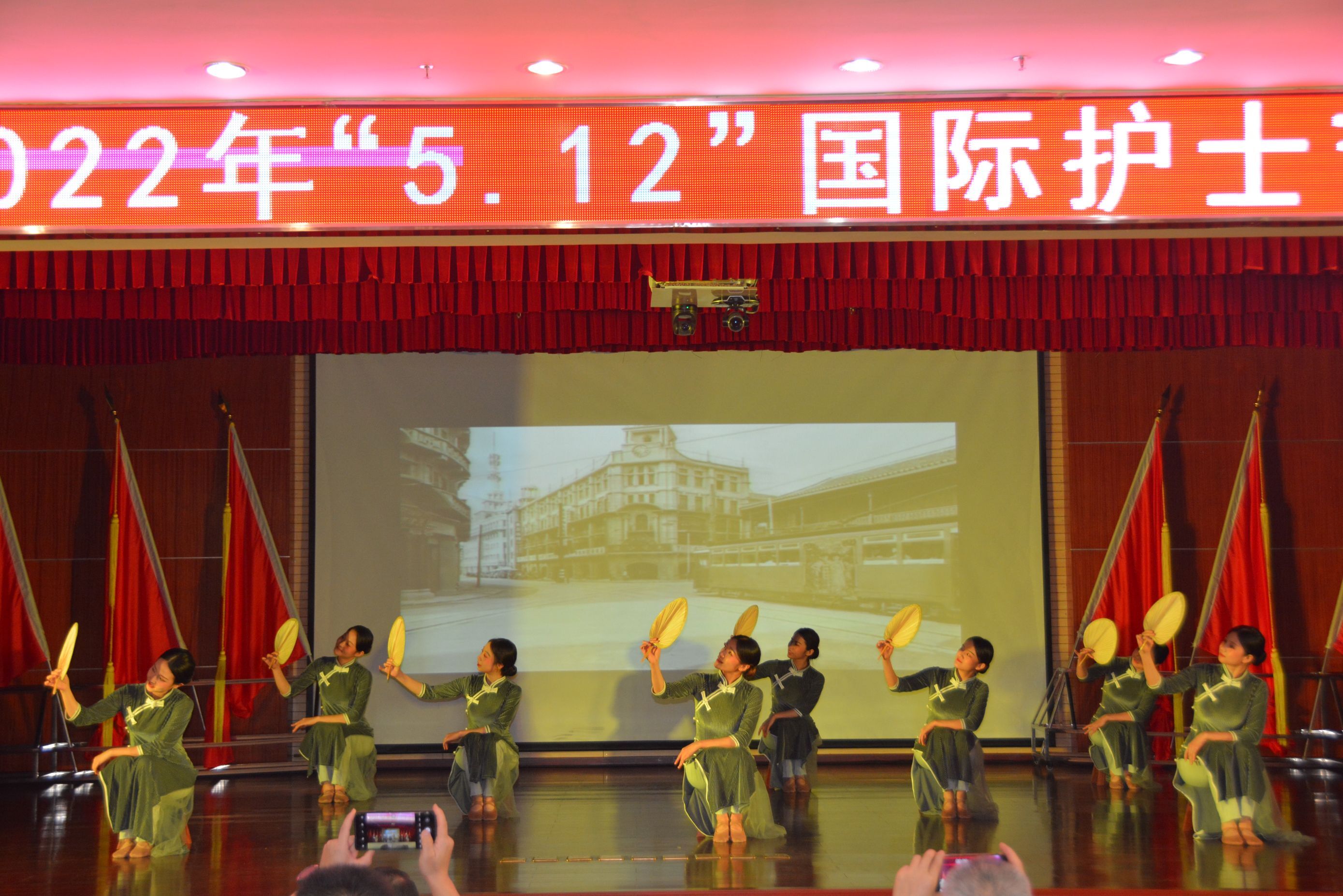 广东省*警武**总队医院举行“5.12”国际护士节表彰大会暨文艺汇演