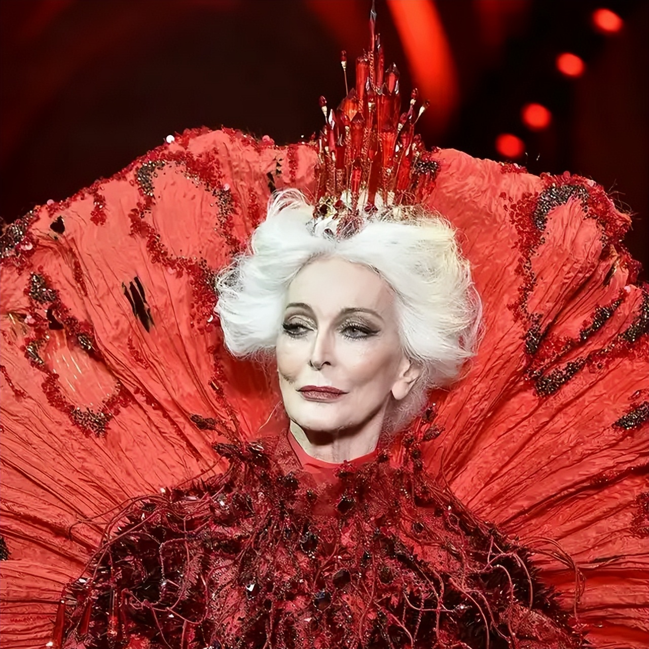 岁月不败美人老奶奶,92岁超模卡门岁月从不败美人