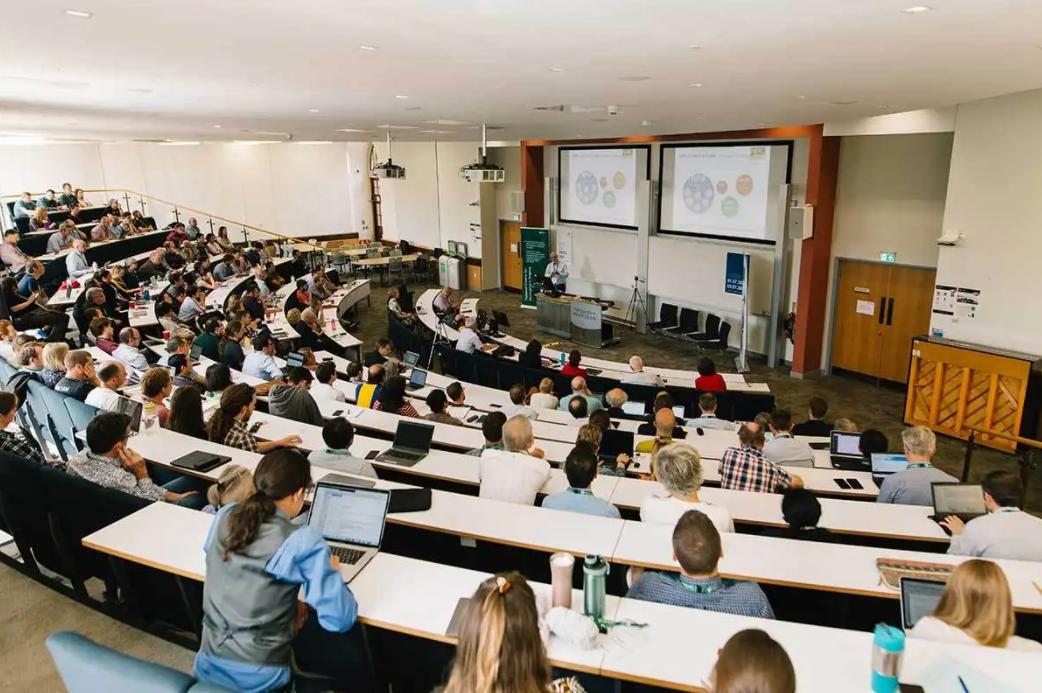 来自东北农村的机械师方力频，立志研发利国神器，拒绝卖给老美