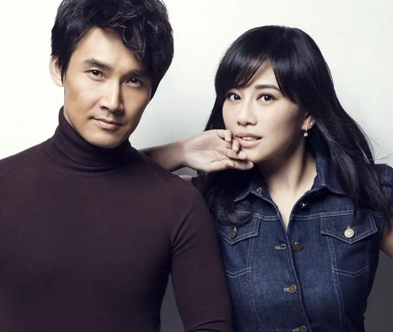 陈松伶回香港男友陪伴,50岁陈松伶全家照