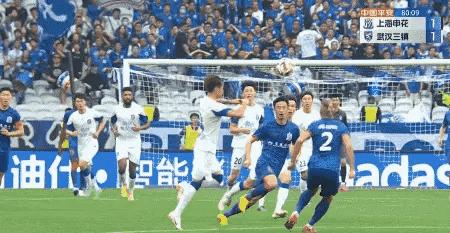 1:1，中超鼎峰战，申花7轮不败，排在榜首，三镇遭遇三连平