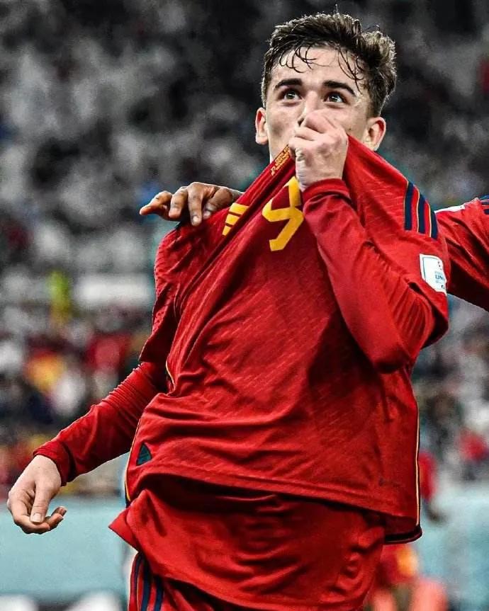 西班牙足球公主,驸马爷足球