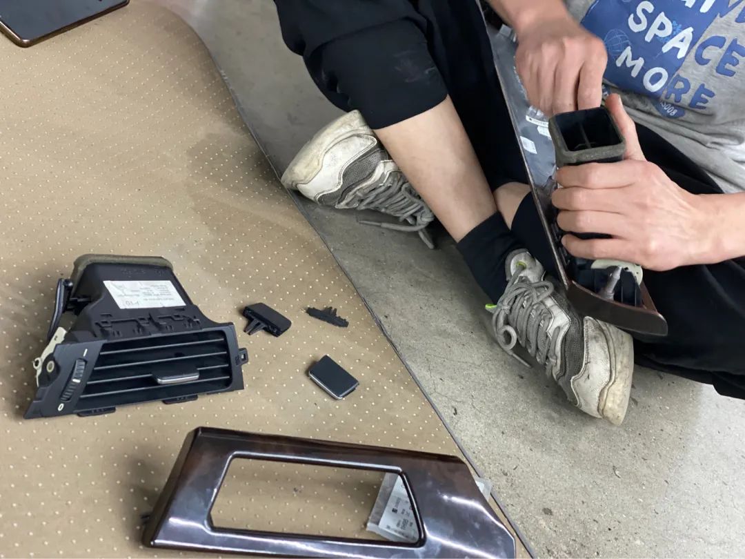 破烂不堪的废旧车变成新车的视频,宝马e90325i