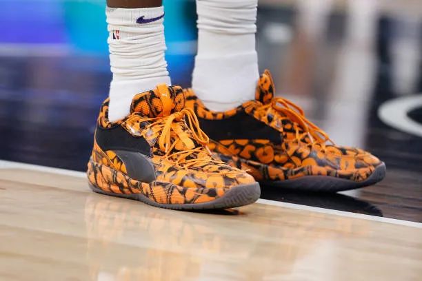 NBA球员上脚：罗斯穿Yeezy洞洞鞋，安踏和匹克的球鞋都有