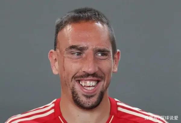 世界足坛顶级小个子中后卫,世界足坛十大后卫组合