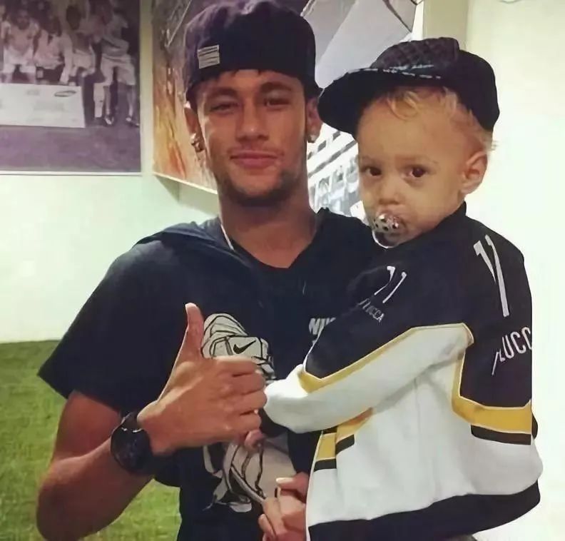 19岁当爸,19岁当爸爸的球星