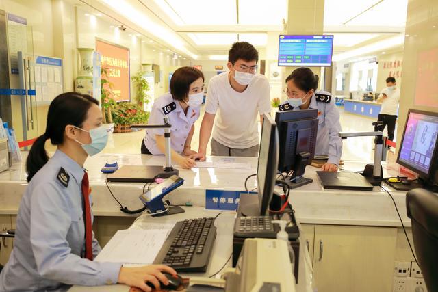 取款机捡到100元怎么处罚,自动取款机的钱被偷怎么办