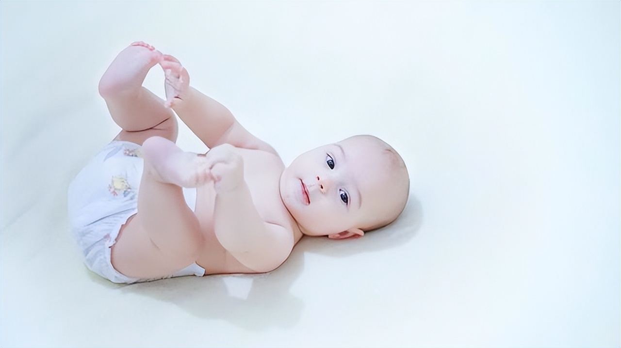 儿科专家建议：家有男娃，穿纸尿裤的几点细节要注意，事关娃健康