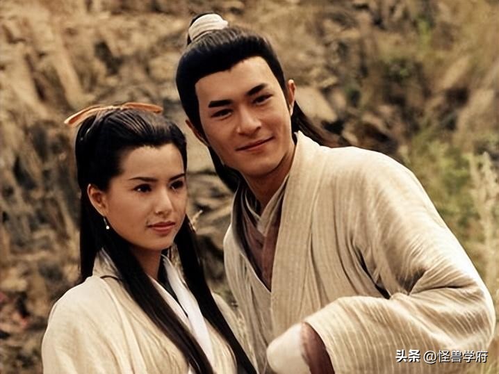 输血管跟电线杆都还能忍，但那个玩手机的，真拿观众当傻子不成？