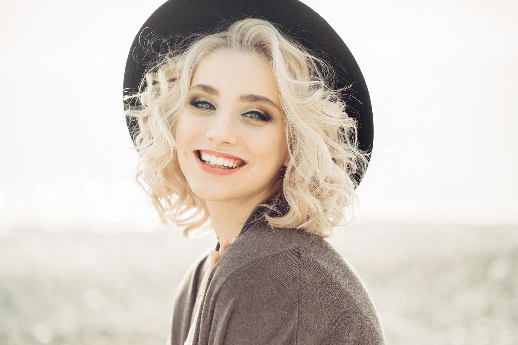 氟斑牙是刷牙引起来的吗,氟斑牙可以洗下去吗