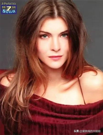 维多利亚普契尼写真图片,意大利泳装维多利亚