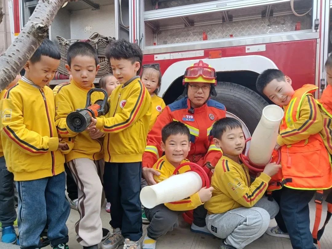 消防安全伴你童行知识小课堂,安全童行消防演练