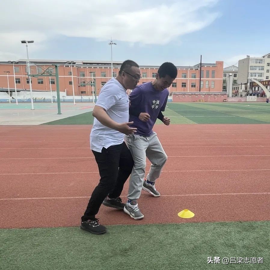 亲临现场感受足球的魅力,感受足球魅力弘扬足球文化