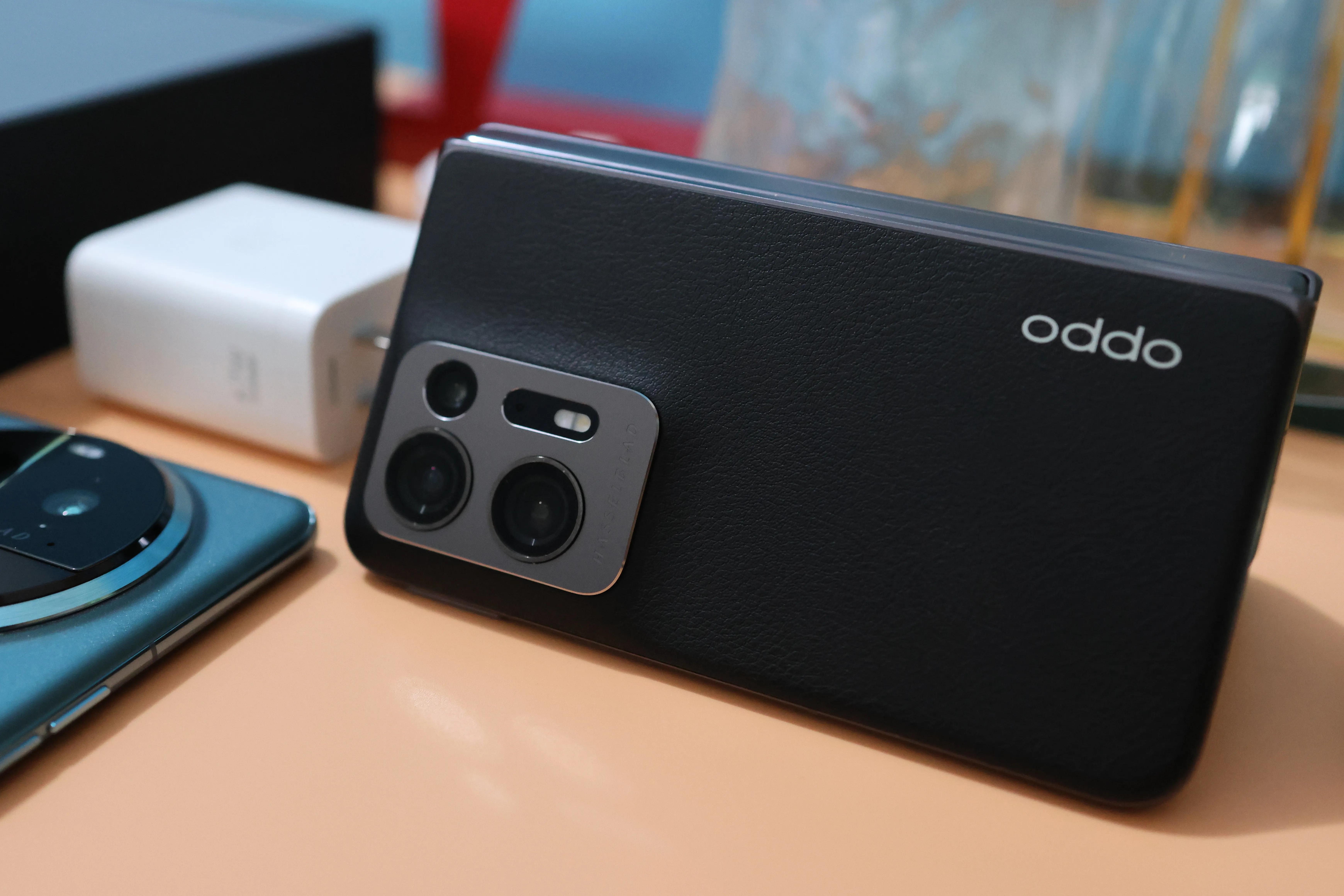 oppofindn220万次折叠测试,oppofindn2折叠屏手机多角度拍照