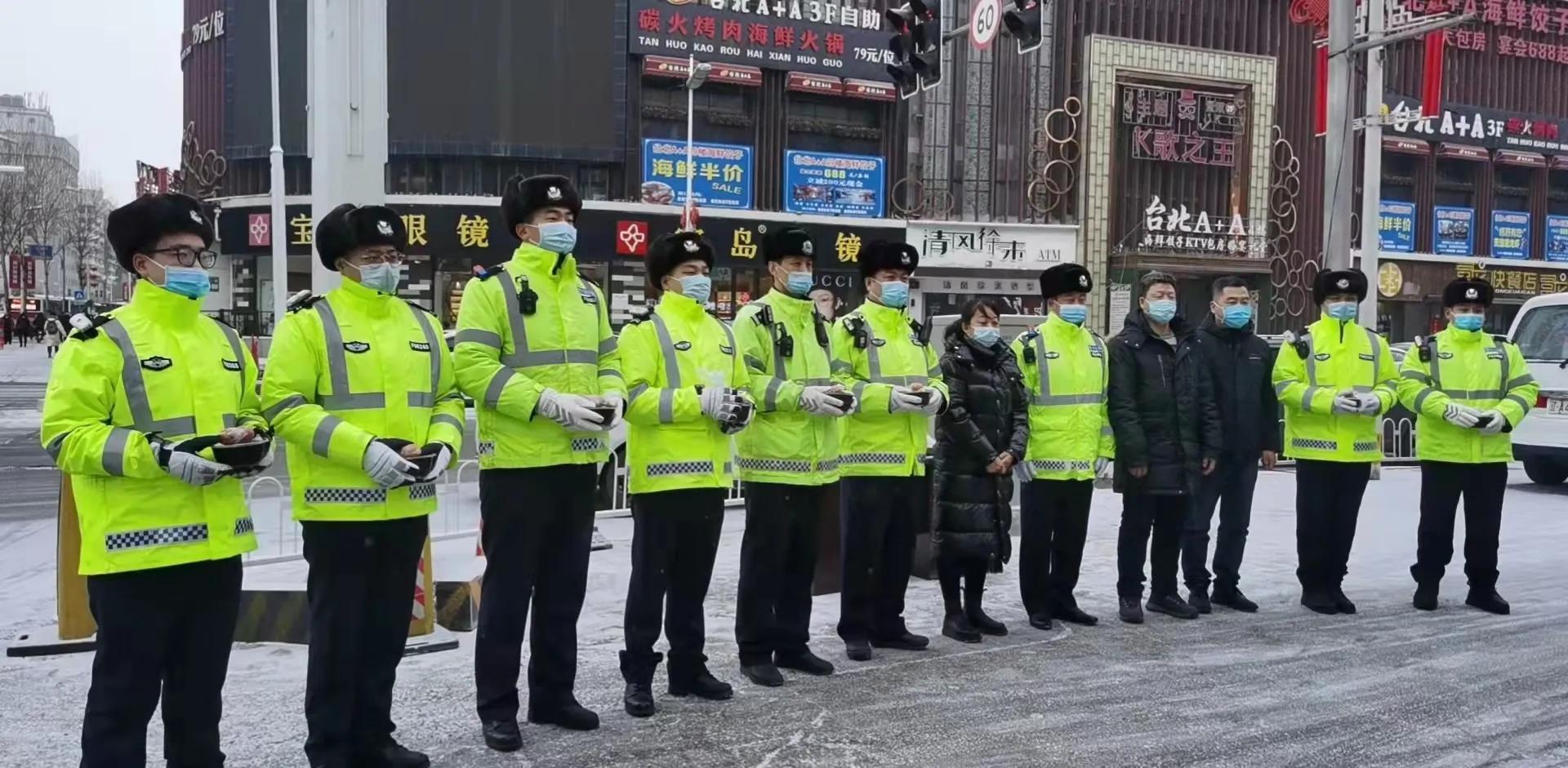 腊八节社区举办腊八粥活动,寒冬送温暖腊八粥